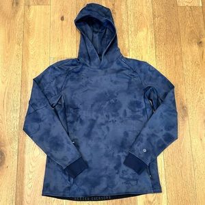 Lululemon Dark Blue Workout Sweater Runner with Hood and Zippered Pockets